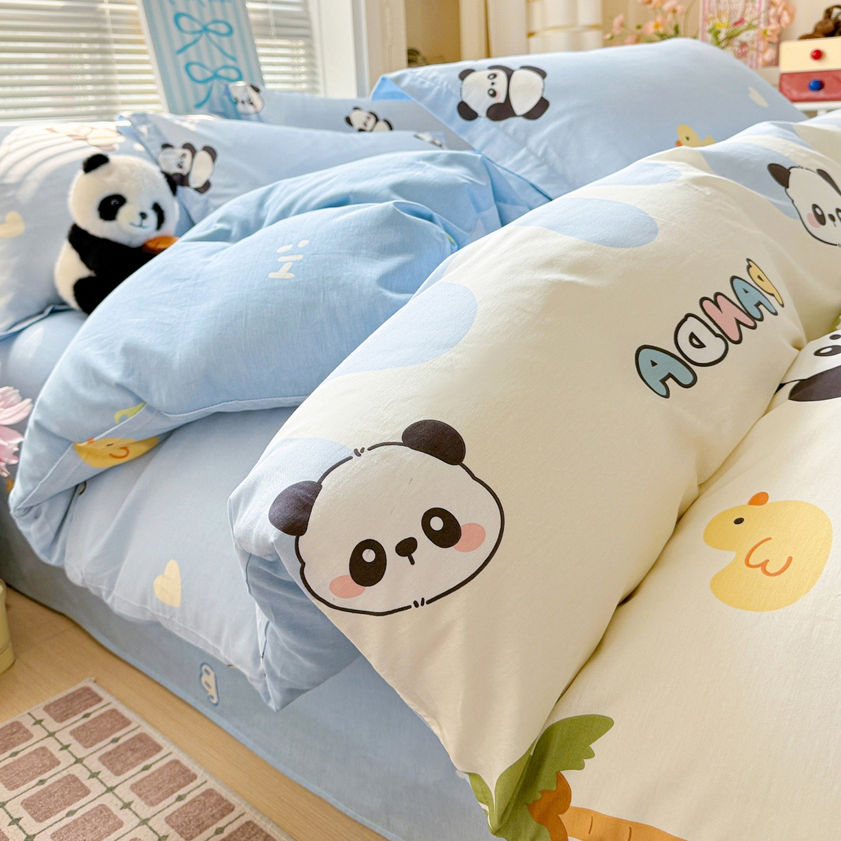 91家纺网 家纺一手货源 找家纺 董成龙家纺 2026春夏新款100%全棉纯棉印花四件套印花卡通系列三件套（喷气工艺） 熊猫鸭鸭乐-兰