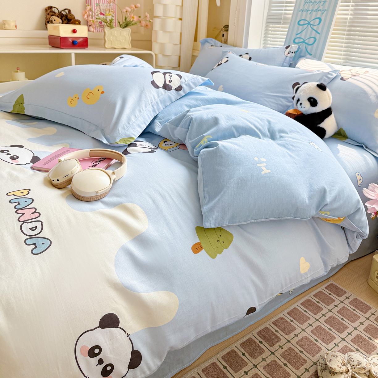 91家纺网 家纺一手货源 找家纺 董成龙家纺 2026春夏新款100%全棉纯棉印花四件套印花卡通系列三件套（喷气工艺） 熊猫鸭鸭乐-兰