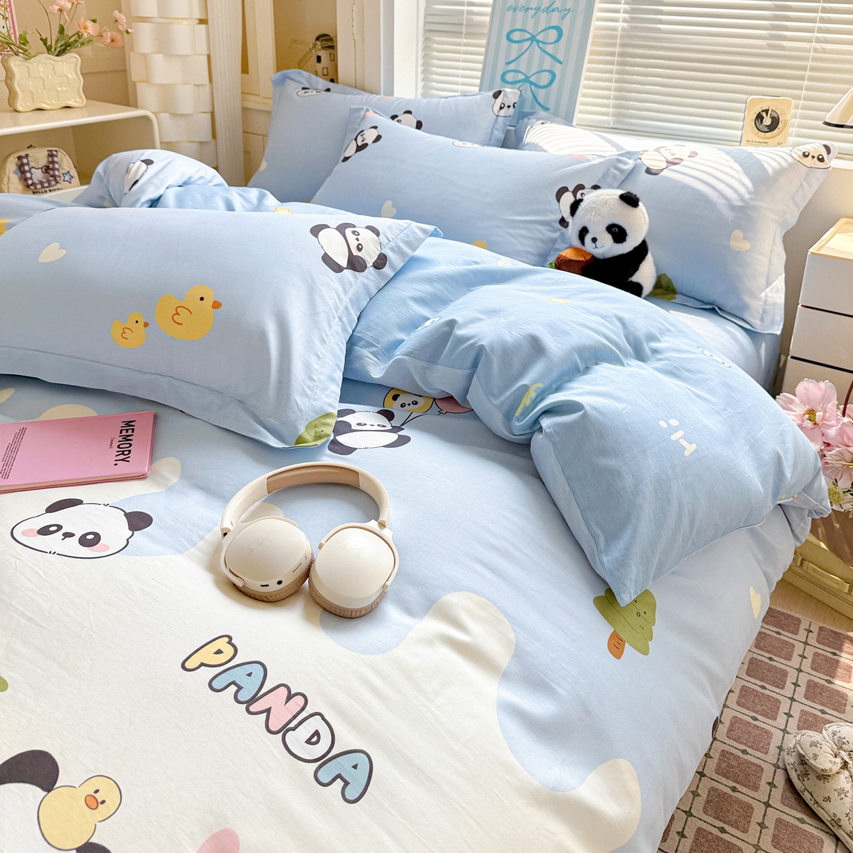 91家纺网 家纺一手货源 找家纺 董成龙家纺 2026春夏新款100%全棉纯棉印花四件套印花卡通系列三件套（喷气工艺） 熊猫鸭鸭乐-兰