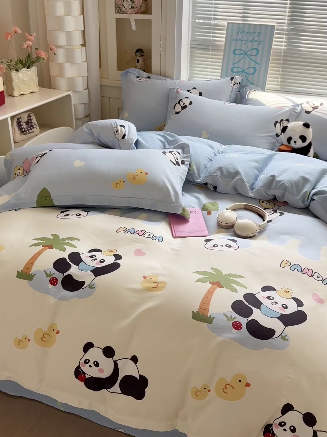 91家纺网 家纺一手货源 找家纺 董成龙家纺 2026春夏新款100%全棉纯棉印花四件套印花卡通系列三件套（喷气工艺） 熊猫鸭鸭乐-兰