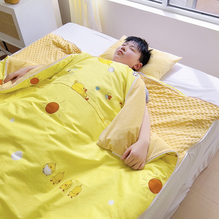 91家纺网 家纺一手货源 找家纺 萌朵家纺 2025新款豆豆绒全棉防踢被-结合牛奶绒绒防踢被 大黄鸭