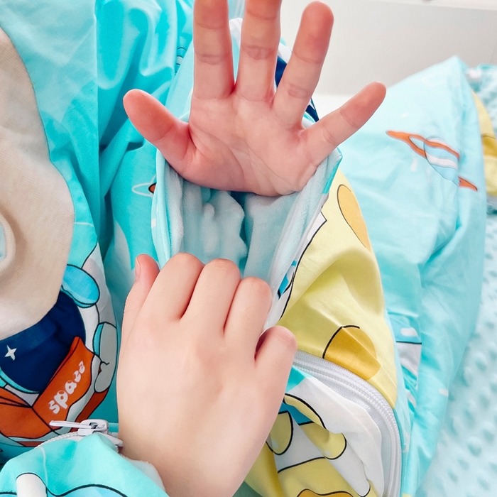 91家纺网 家纺一手货源 找家纺 萌朵家纺 2025新款豆豆绒全棉防踢被-结合牛奶绒绒防踢被 飞碟