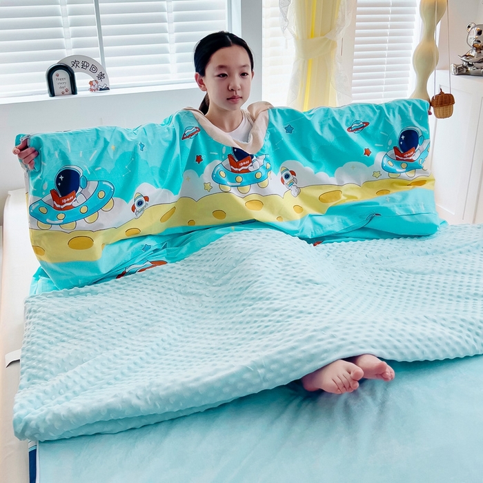 91家纺网 家纺一手货源 找家纺 萌朵家纺 2025新款豆豆绒全棉防踢被-结合牛奶绒绒防踢被 飞碟