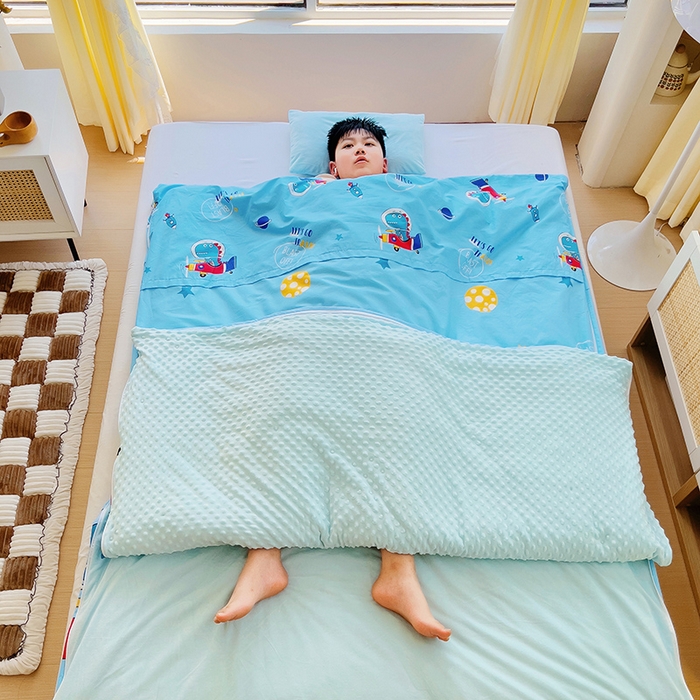 91家纺网 家纺一手货源 找家纺 萌朵家纺 2025新款豆豆绒全棉防踢被-结合牛奶绒绒防踢被 恐龙飞船