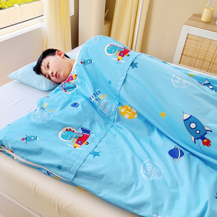 91家纺网 家纺一手货源 找家纺 萌朵家纺 2025新款豆豆绒全棉防踢被-结合牛奶绒绒防踢被 恐龙飞船