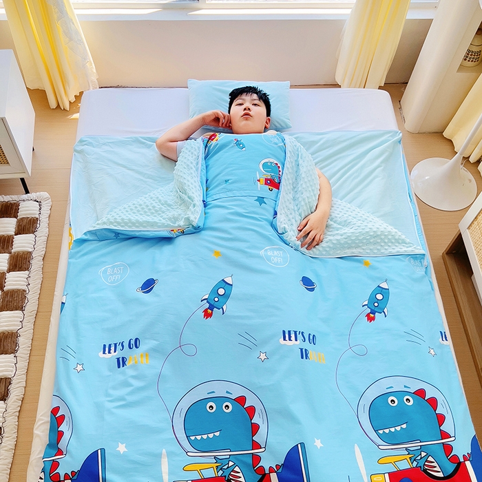 91家纺网 家纺一手货源 找家纺 萌朵家纺 2025新款豆豆绒全棉防踢被-结合牛奶绒绒防踢被 恐龙飞船