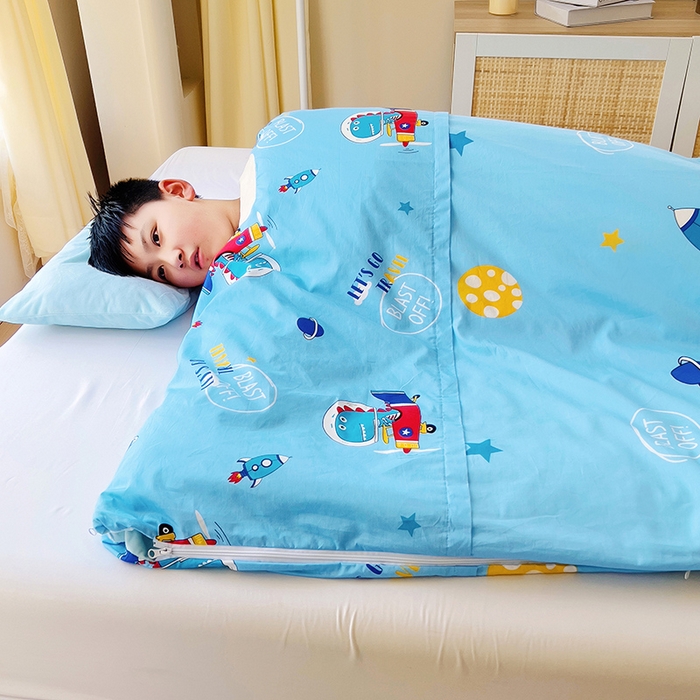 91家纺网 家纺一手货源 找家纺 萌朵家纺 2025新款豆豆绒全棉防踢被-结合牛奶绒绒防踢被 恐龙飞船