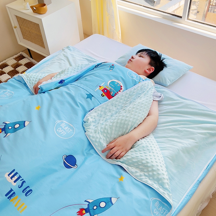 91家纺网 家纺一手货源 找家纺 萌朵家纺 2025新款豆豆绒全棉防踢被-结合牛奶绒绒防踢被 恐龙飞船