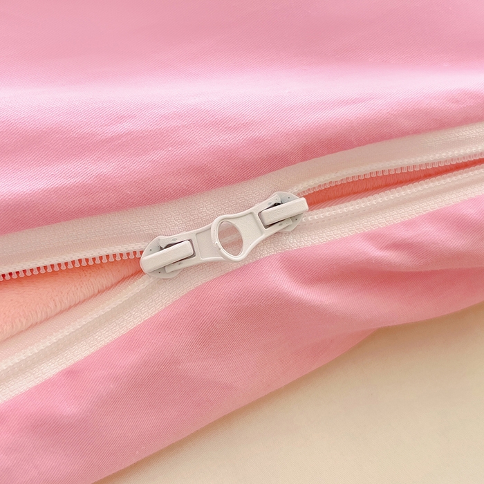 91家纺网 家纺一手货源 找家纺 萌朵家纺 2025新款豆豆绒全棉防踢被-结合牛奶绒绒防踢被 魔幻世界