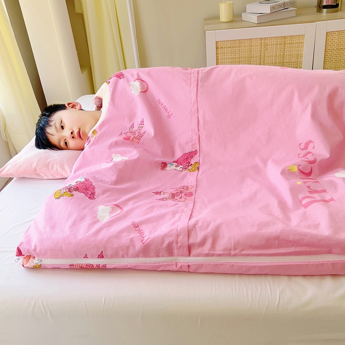 91家纺网 家纺一手货源 找家纺 萌朵家纺 2025新款豆豆绒全棉防踢被-结合牛奶绒绒防踢被 魔幻世界