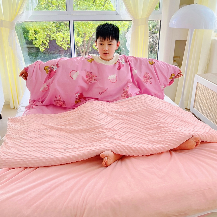 91家纺网 家纺一手货源 找家纺 萌朵家纺 2025新款豆豆绒全棉防踢被-结合牛奶绒绒防踢被 魔幻世界