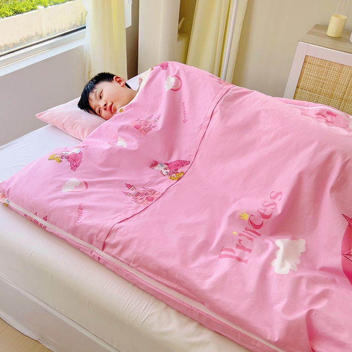 91家纺网 家纺一手货源 找家纺 萌朵家纺 2025新款豆豆绒全棉防踢被-结合牛奶绒绒防踢被 魔幻世界