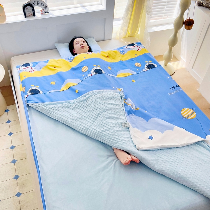 91家纺网 家纺一手货源 找家纺 萌朵家纺 2025新款豆豆绒全棉防踢被-结合牛奶绒绒防踢被 外星人