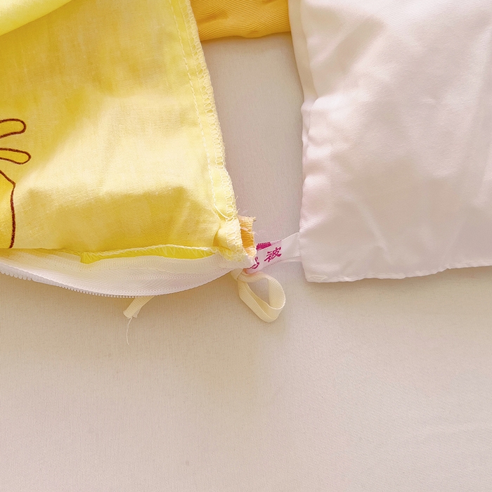 91家纺网 家纺一手货源 找家纺 萌朵家纺 2025新款豆豆绒全棉防踢被-结合牛奶绒绒防踢被 小鸭踢球黄