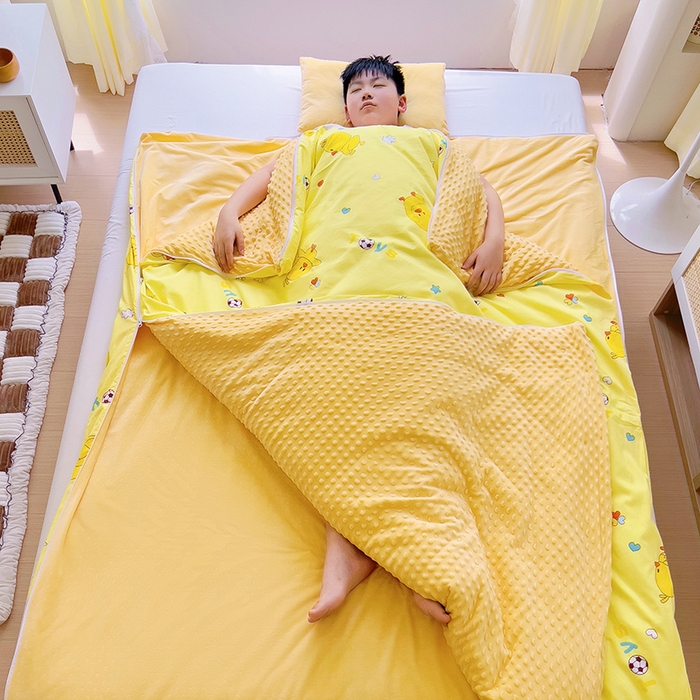 91家纺网 家纺一手货源 找家纺 萌朵家纺 2025新款豆豆绒全棉防踢被-结合牛奶绒绒防踢被 小鸭踢球黄