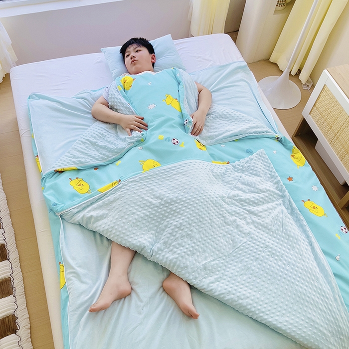 91家纺网 家纺一手货源 找家纺 萌朵家纺 2025新款豆豆绒全棉防踢被-结合牛奶绒绒防踢被 小鸭踢球蓝