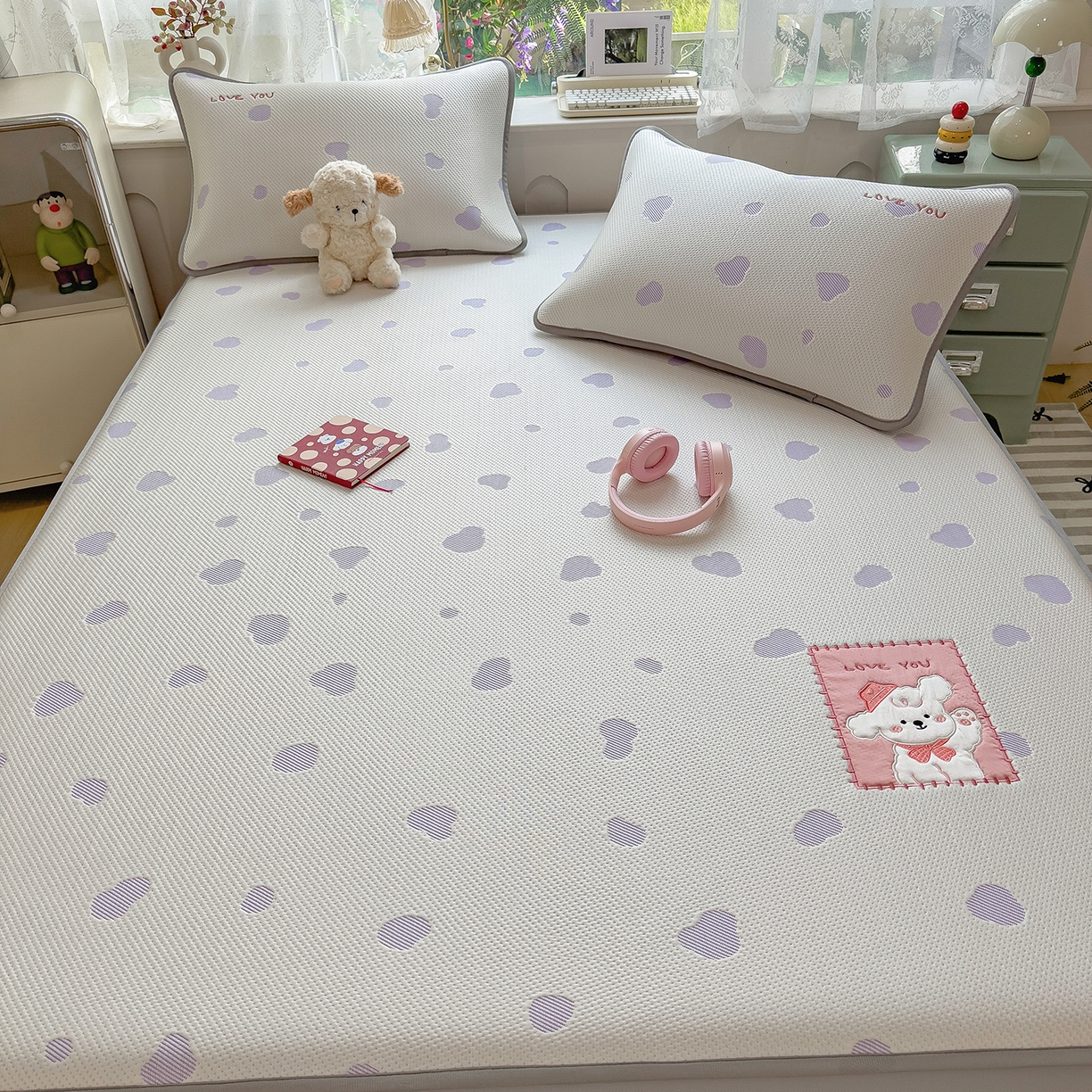 91家纺网 家纺一手货源 找家纺 （总）眠多宝（绒多宝） 2026新款萌趣治愈家系列凉豆豆床笠三件套 凉豆豆贴布绣系列