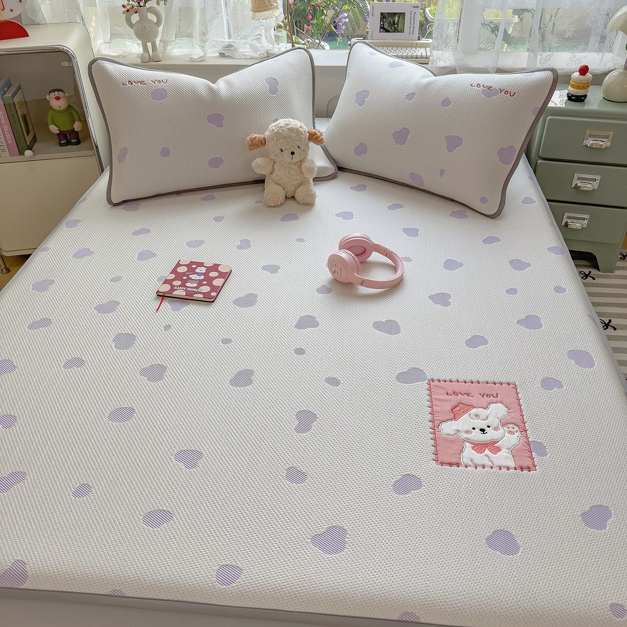 91家纺网 家纺一手货源 找家纺 （总）眠多宝（绒多宝） 2026新款萌趣治愈家系列凉豆豆床笠三件套 凉豆豆贴布绣系列