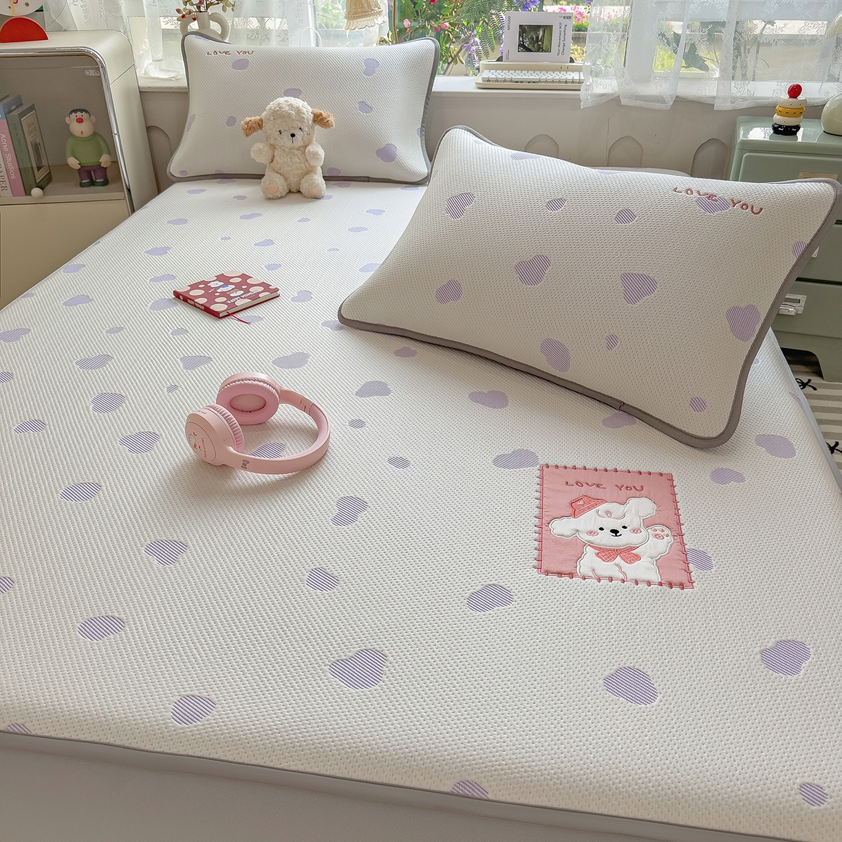 91家纺网 家纺一手货源 找家纺 （总）眠多宝（绒多宝） 2026新款萌趣治愈家系列凉豆豆床笠三件套 凉豆豆贴布绣系列