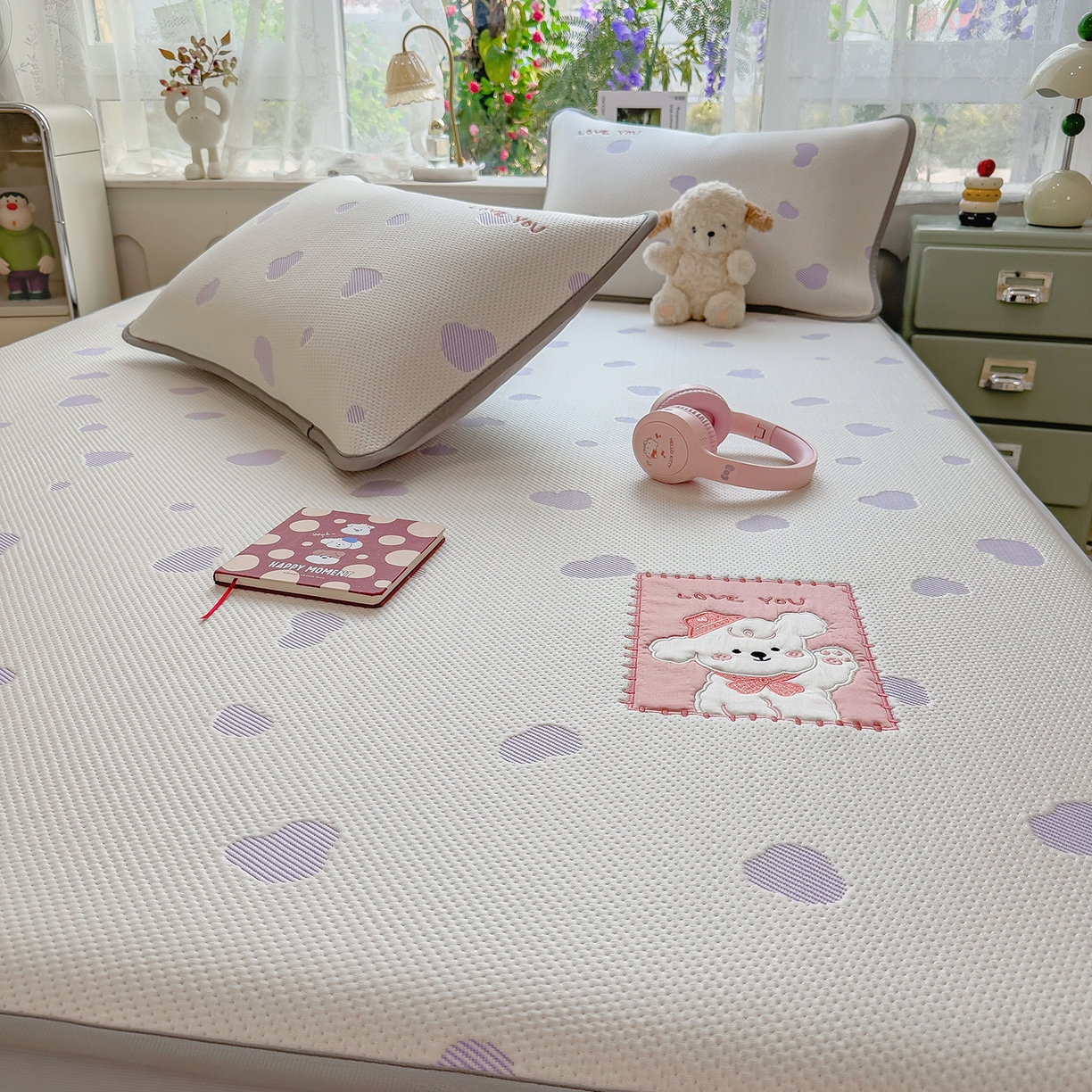 91家纺网 家纺一手货源 找家纺 （总）眠多宝（绒多宝） 2026新款萌趣治愈家系列凉豆豆床笠三件套 凉豆豆贴布绣系列