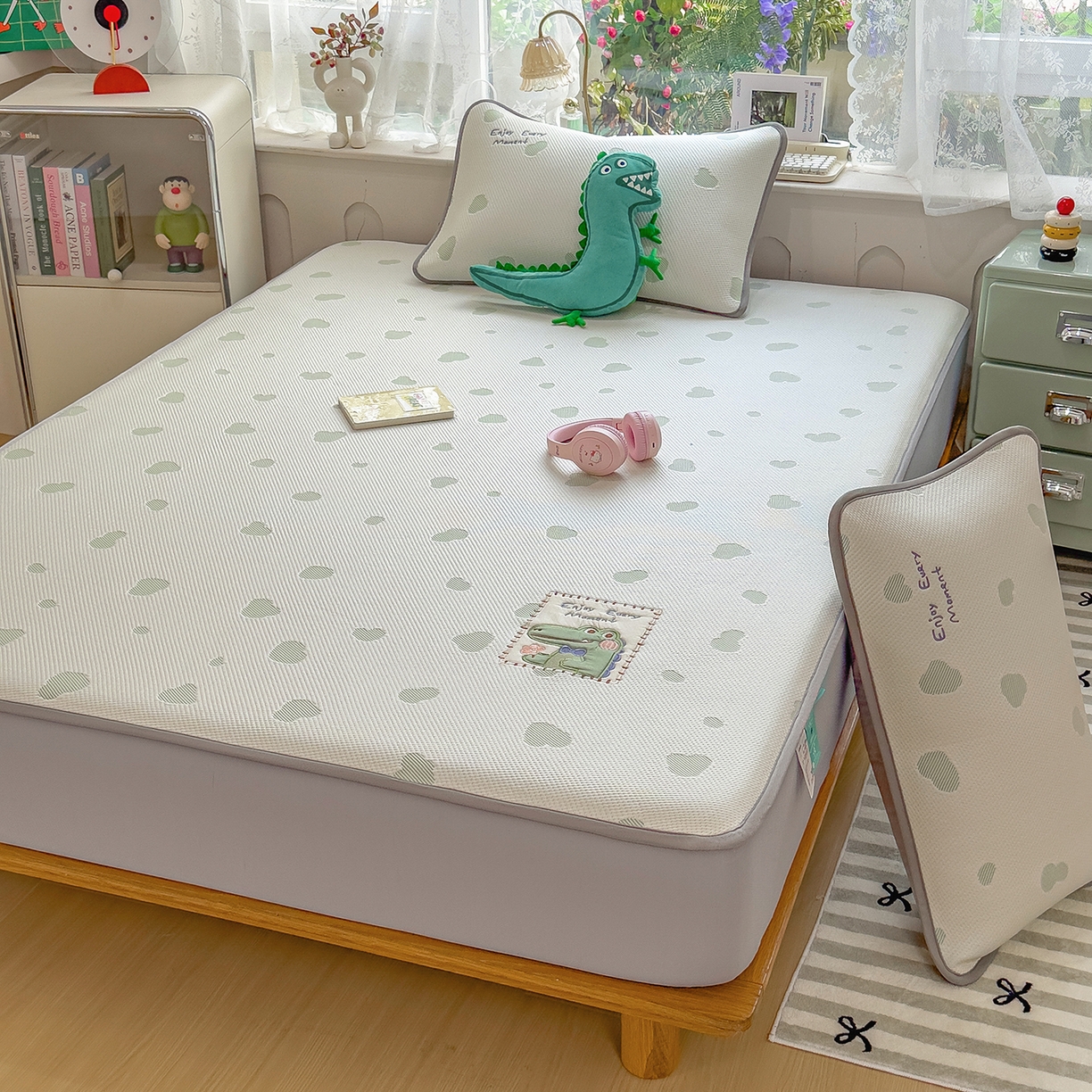 91家纺网 家纺一手货源 找家纺 （总）眠多宝（绒多宝） 2026新款萌趣治愈家系列凉豆豆床笠三件套 凉豆豆贴布绣系列