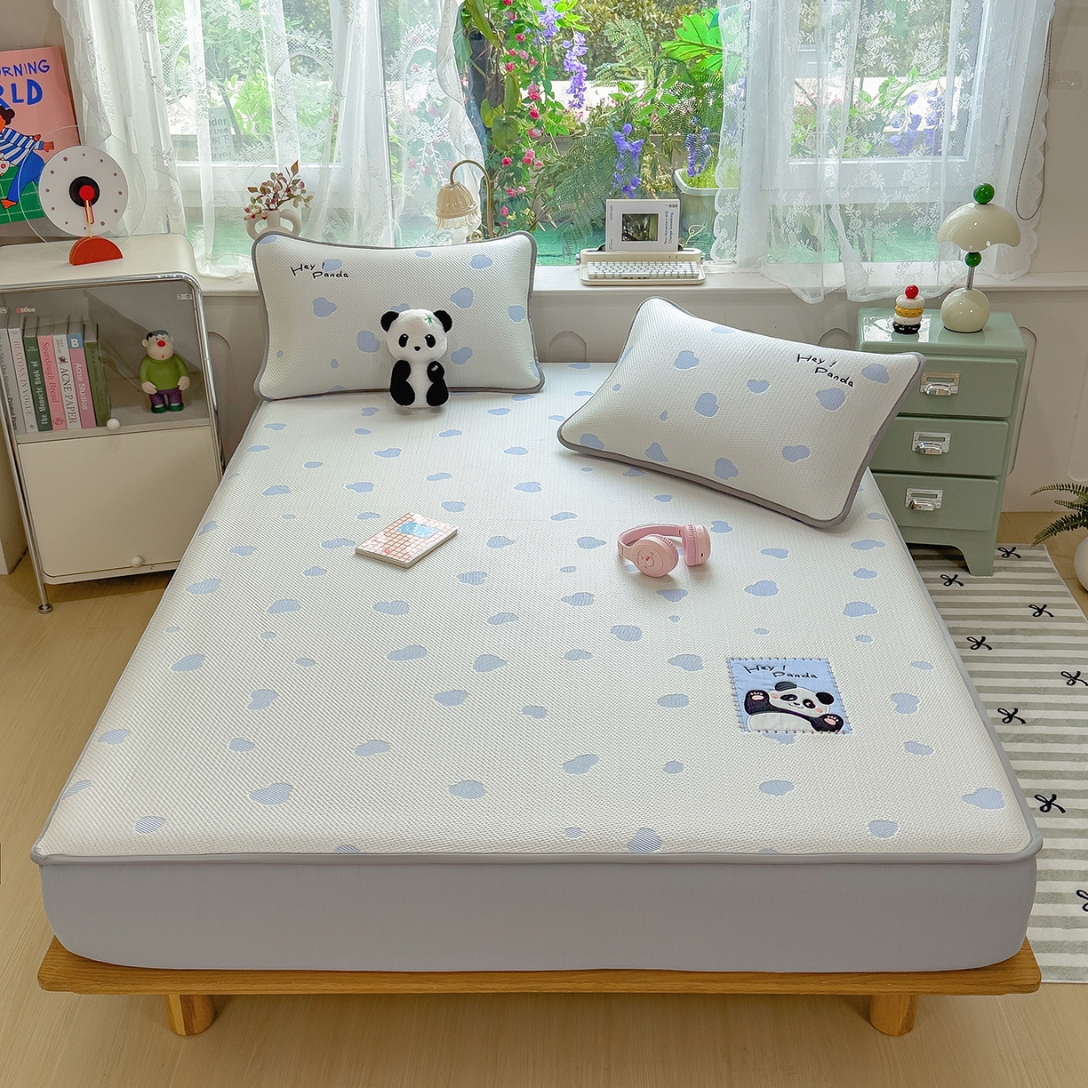 91家纺网 家纺一手货源 找家纺 眠多宝（绒多宝） 2026新款萌趣治愈家系列凉豆豆床笠三件套 凉豆豆贴布绣系列 奶芙熊猫