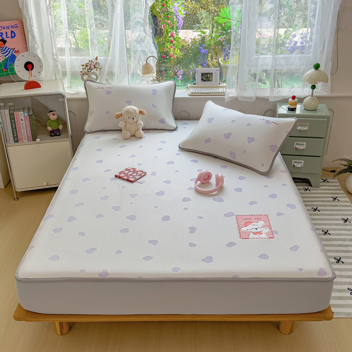 91家纺网 家纺一手货源 找家纺 眠多宝（绒多宝） 2026新款萌趣治愈家系列凉豆豆床笠三件套 凉豆豆贴布绣系列 奶芙小狗