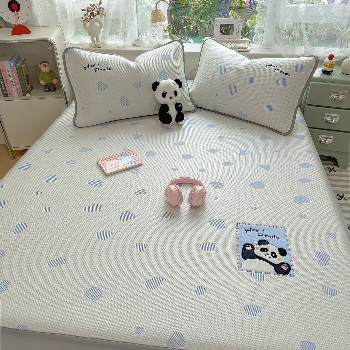 91家纺网 家纺一手货源 找家纺 眠多宝（绒多宝） 2026新款萌趣治愈家系列凉豆豆床笠三件套 凉豆豆贴布绣系列 奶芙熊猫