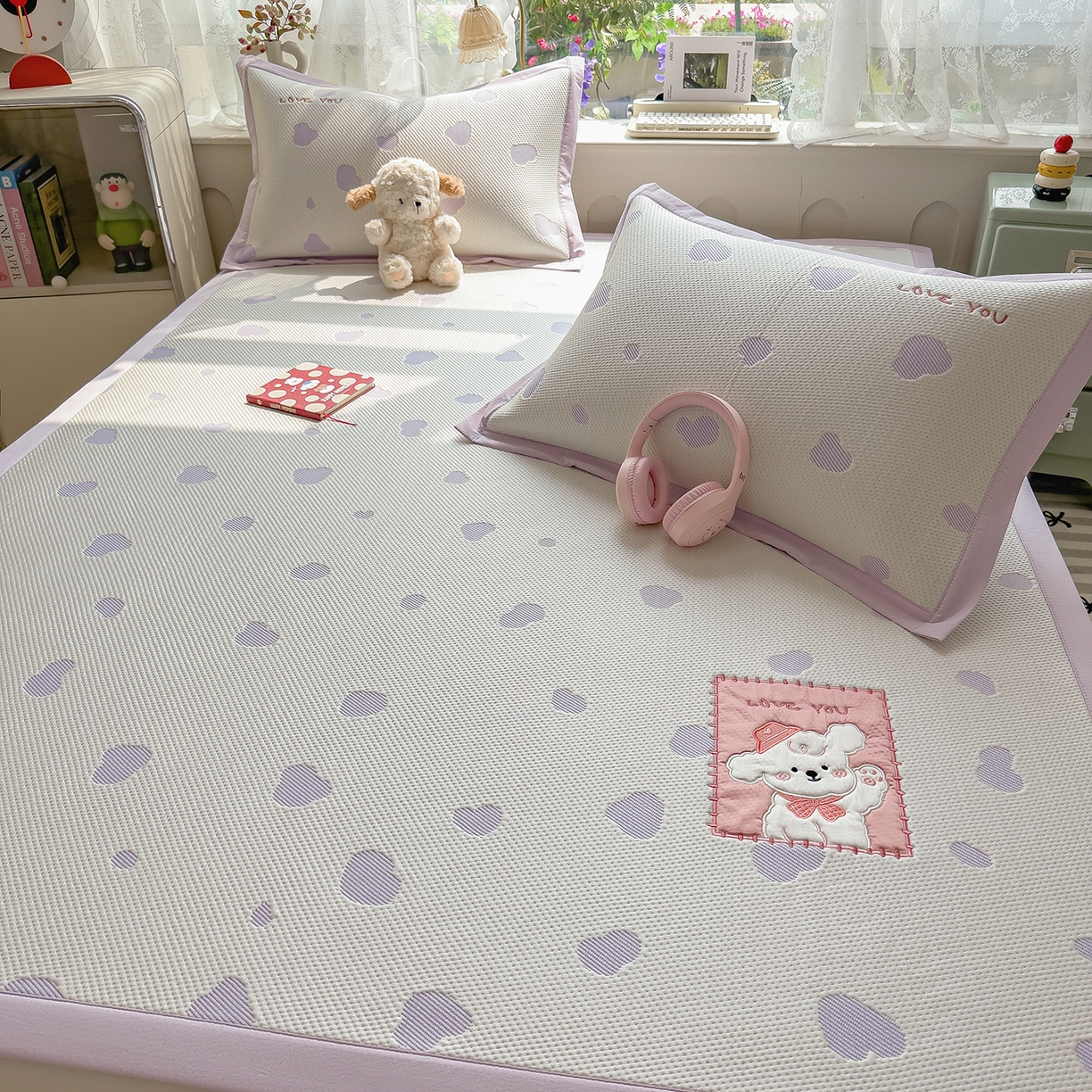 91家纺网 家纺一手货源 找家纺 （总）眠多宝（绒多宝） 2026新款萌趣治愈家系列凉豆豆床席三件套 凉豆豆贴布绣系列