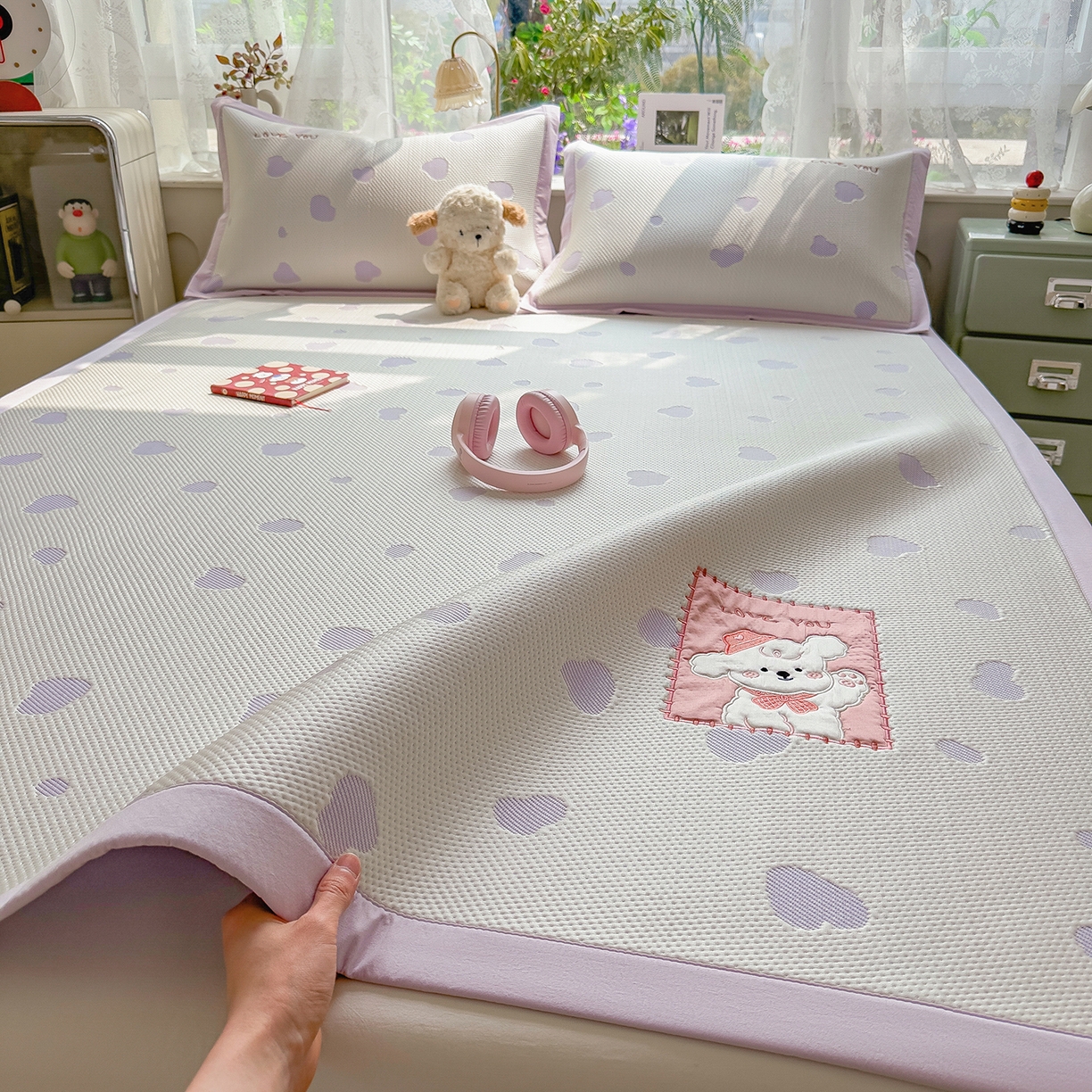 91家纺网 家纺一手货源 找家纺 （总）眠多宝（绒多宝） 2026新款萌趣治愈家系列凉豆豆床席三件套 凉豆豆贴布绣系列