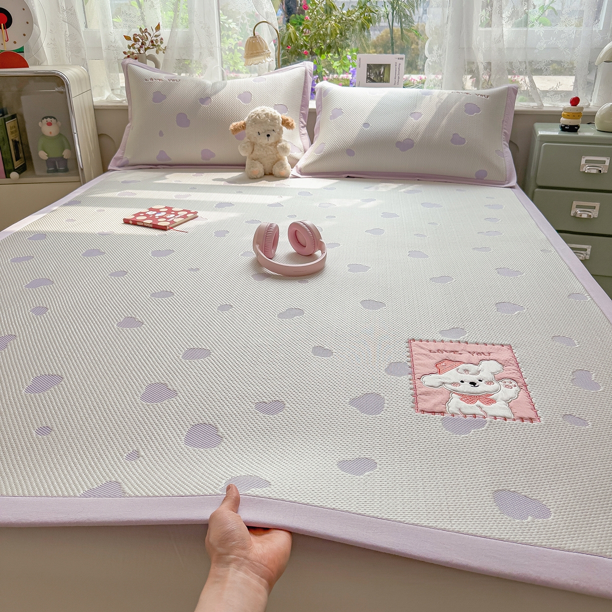 91家纺网 家纺一手货源 找家纺 （总）眠多宝（绒多宝） 2026新款萌趣治愈家系列凉豆豆床席三件套 凉豆豆贴布绣系列