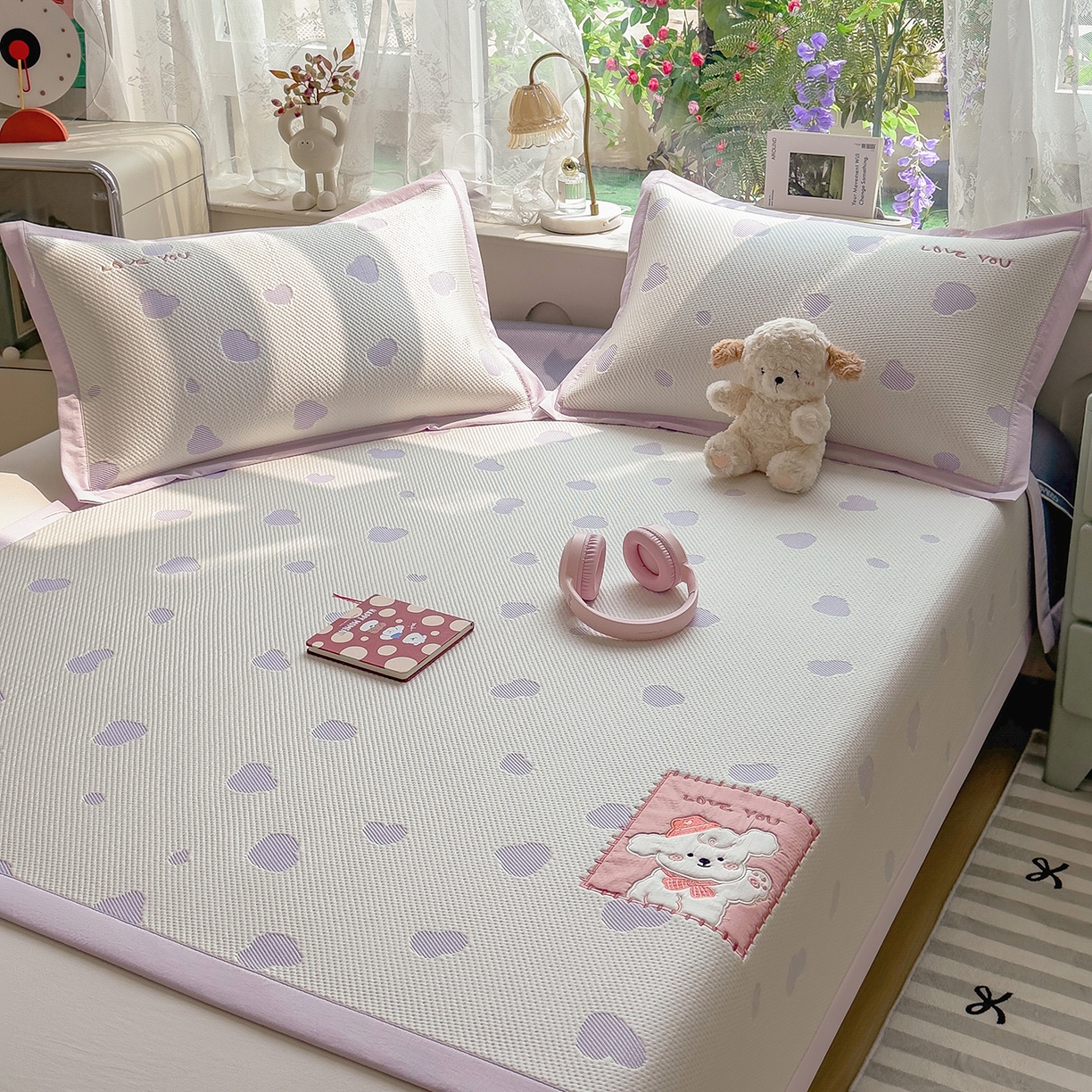 91家纺网 家纺一手货源 找家纺 （总）眠多宝（绒多宝） 2026新款萌趣治愈家系列凉豆豆床席三件套 凉豆豆贴布绣系列
