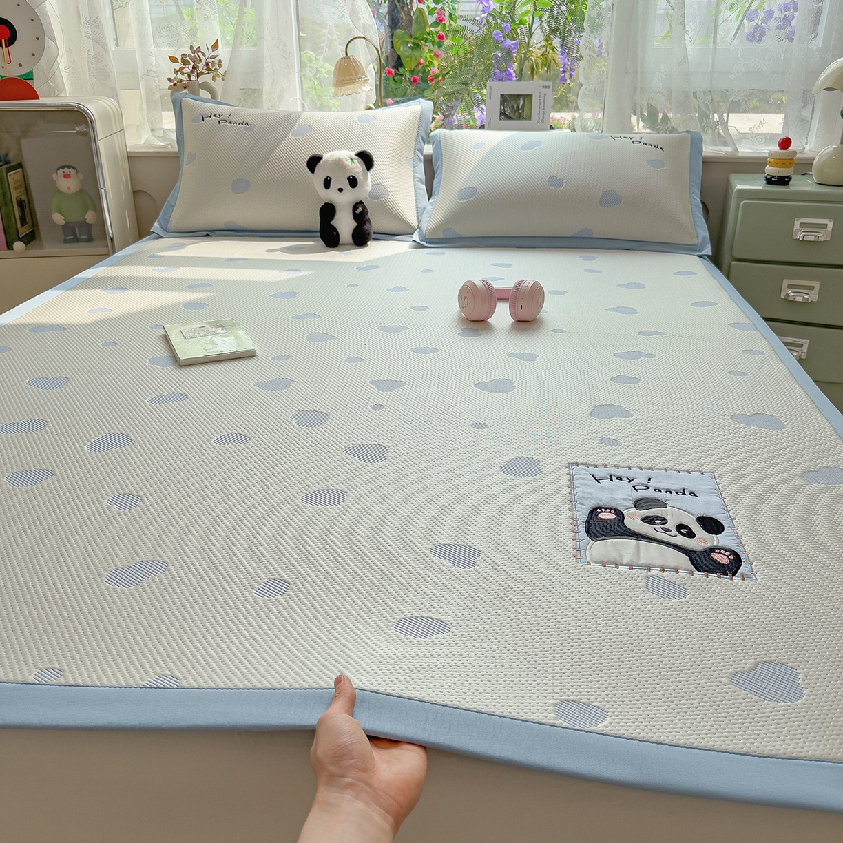 91家纺网 家纺一手货源 找家纺 眠多宝（绒多宝） 2026新款萌趣治愈家系列凉豆豆床席三件套 凉豆豆贴布绣系列 奶芙熊猫