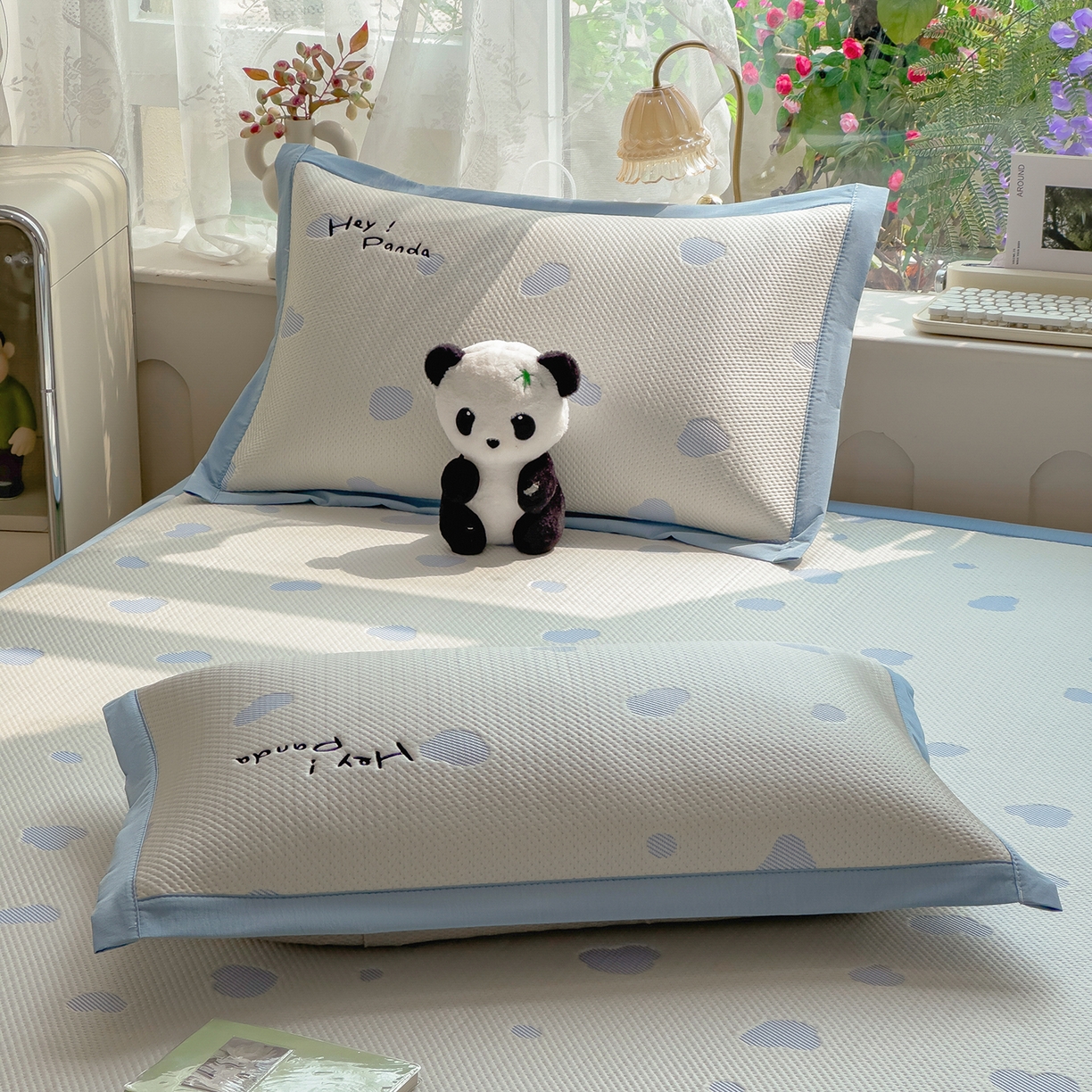 91家纺网 家纺一手货源 找家纺 眠多宝（绒多宝） 2026新款萌趣治愈家系列凉豆豆床席三件套 凉豆豆贴布绣系列 奶芙熊猫