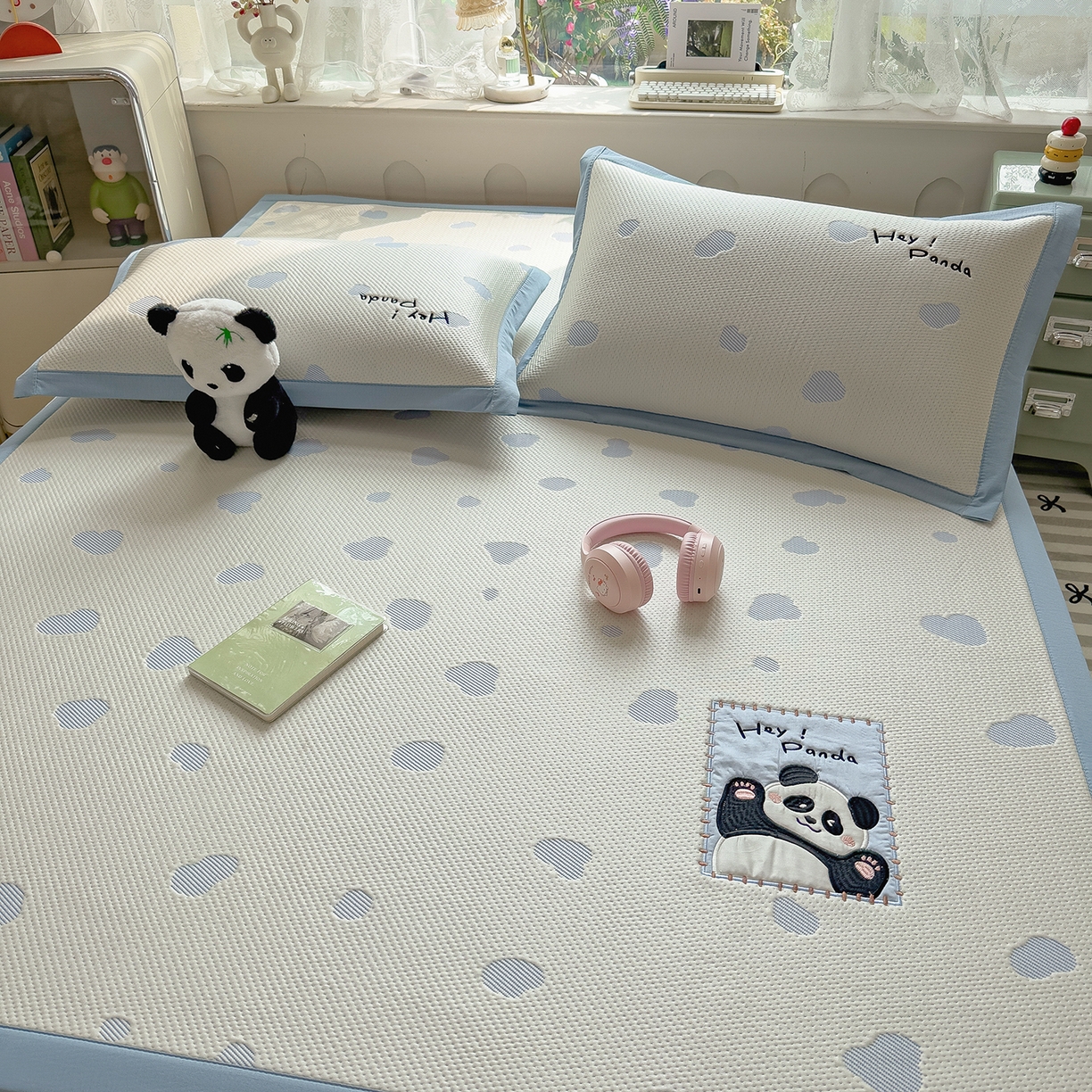 91家纺网 家纺一手货源 找家纺 眠多宝（绒多宝） 2026新款萌趣治愈家系列凉豆豆床席三件套 凉豆豆贴布绣系列 奶芙熊猫