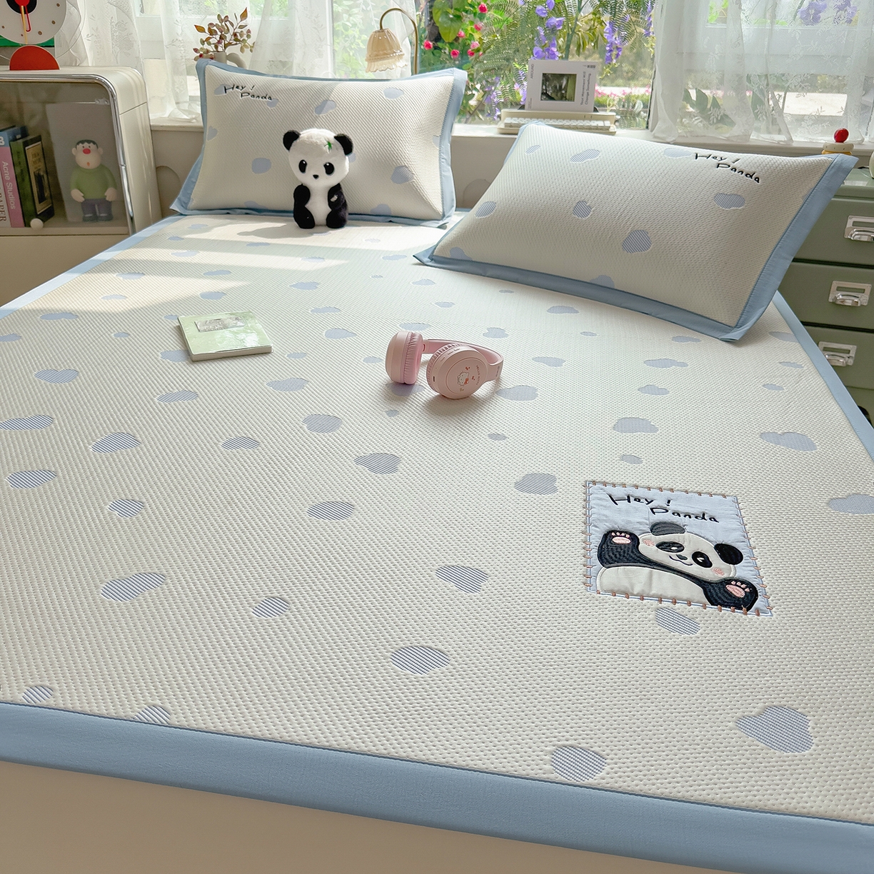 91家纺网 家纺一手货源 找家纺 眠多宝（绒多宝） 2026新款萌趣治愈家系列凉豆豆床席三件套 凉豆豆贴布绣系列 奶芙熊猫