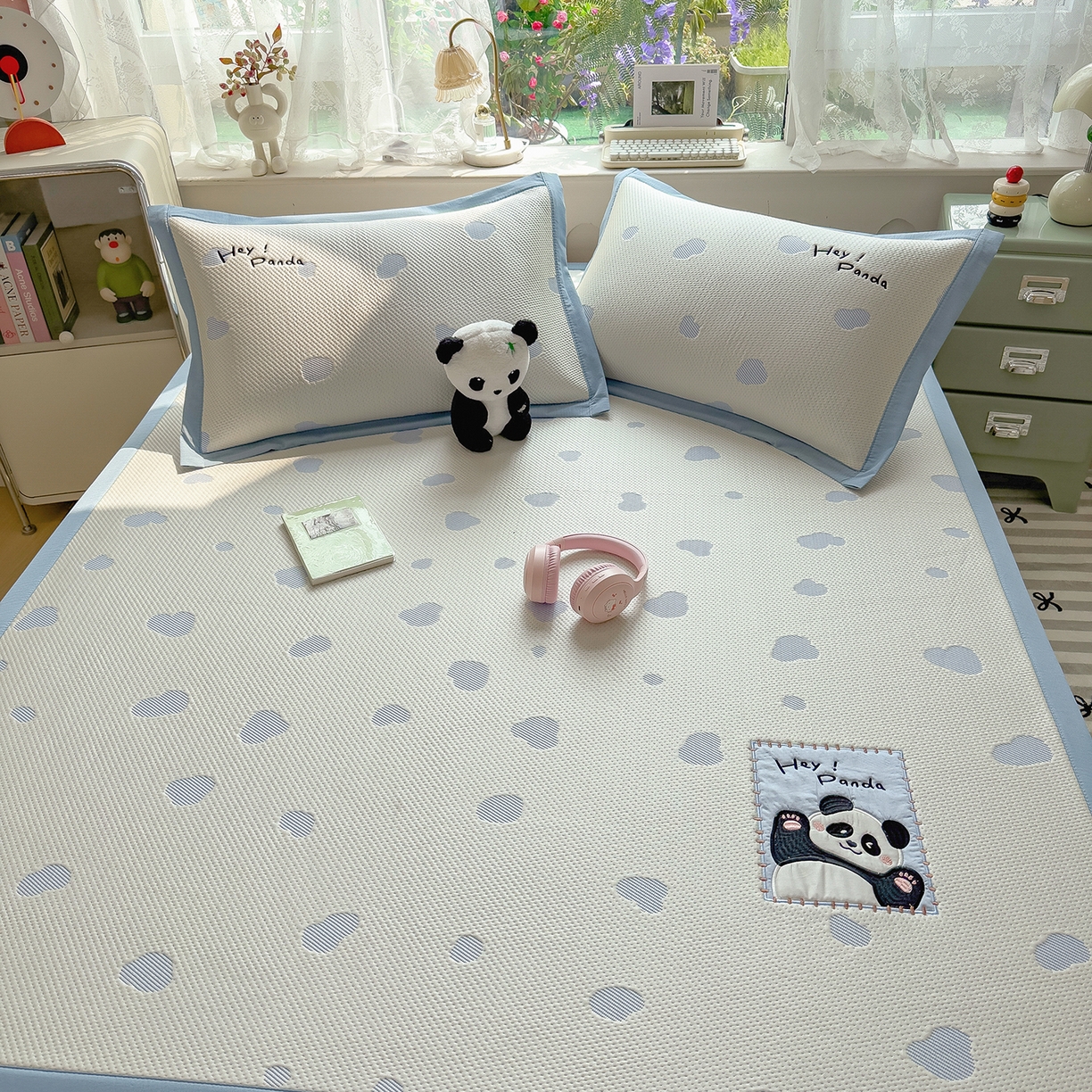 91家纺网 家纺一手货源 找家纺 眠多宝（绒多宝） 2026新款萌趣治愈家系列凉豆豆床席三件套 凉豆豆贴布绣系列 奶芙熊猫