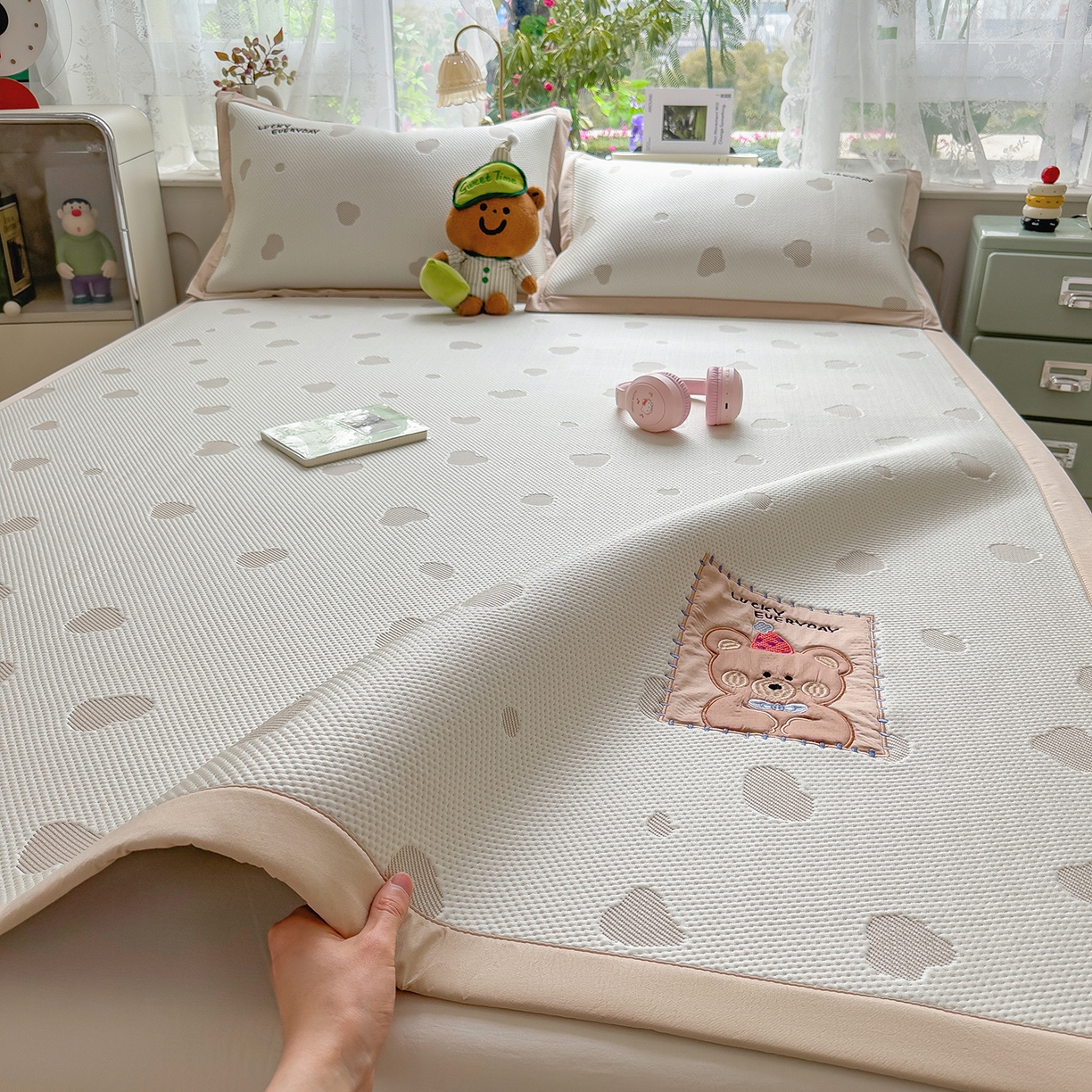 眠多宝（绒多宝） 2026新款萌趣治愈家系列凉豆豆床席三件套 凉豆豆贴布绣系列 幸运奶熊