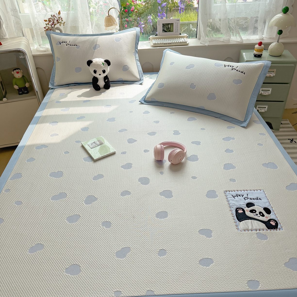 91家纺网 家纺一手货源 找家纺 眠多宝（绒多宝） 2026新款萌趣治愈家系列凉豆豆床席三件套 凉豆豆贴布绣系列 奶芙熊猫