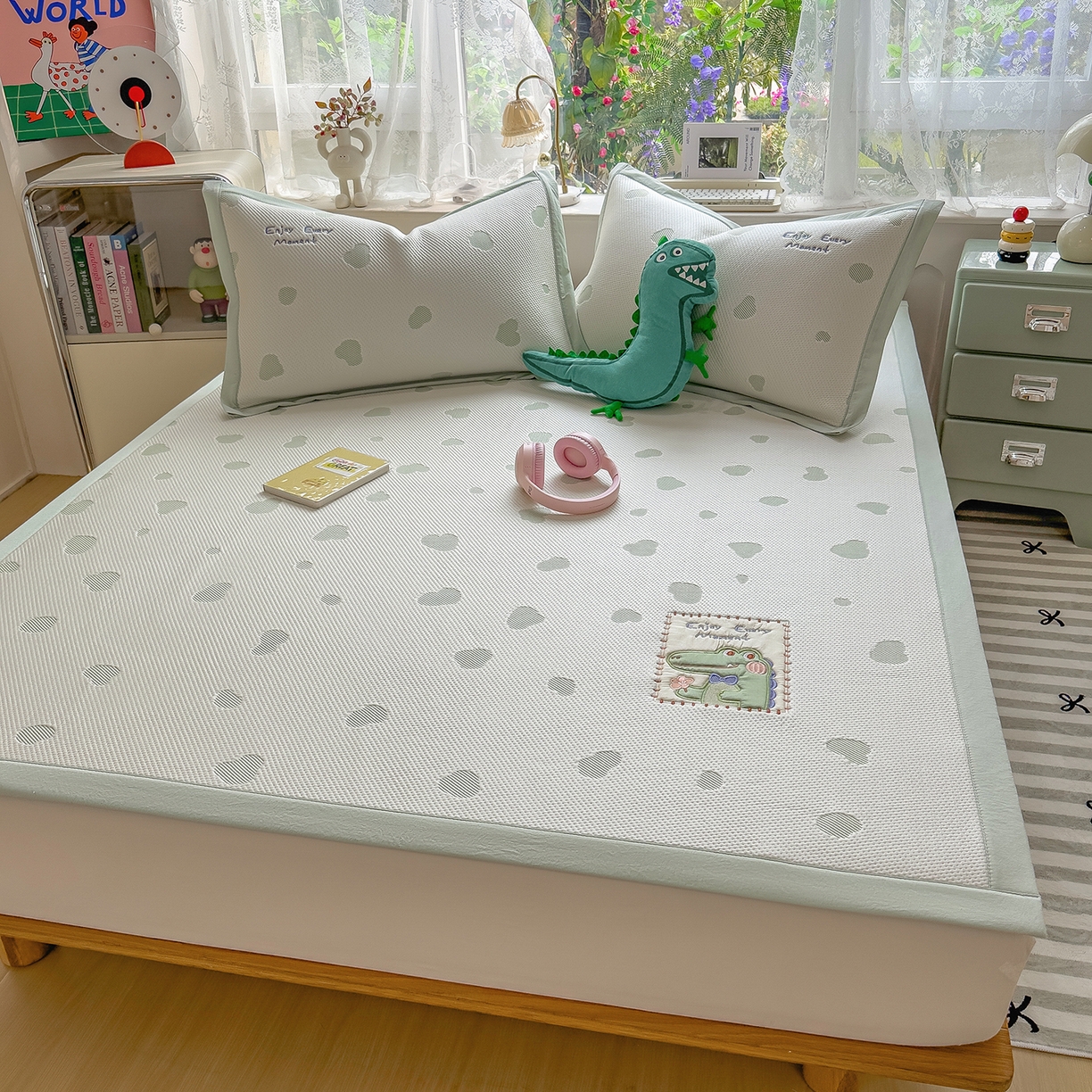 91家纺网 家纺一手货源 找家纺 眠多宝（绒多宝） 2026新款萌趣治愈家系列凉豆豆床席三件套 凉豆豆贴布绣系列 微笑小鳄