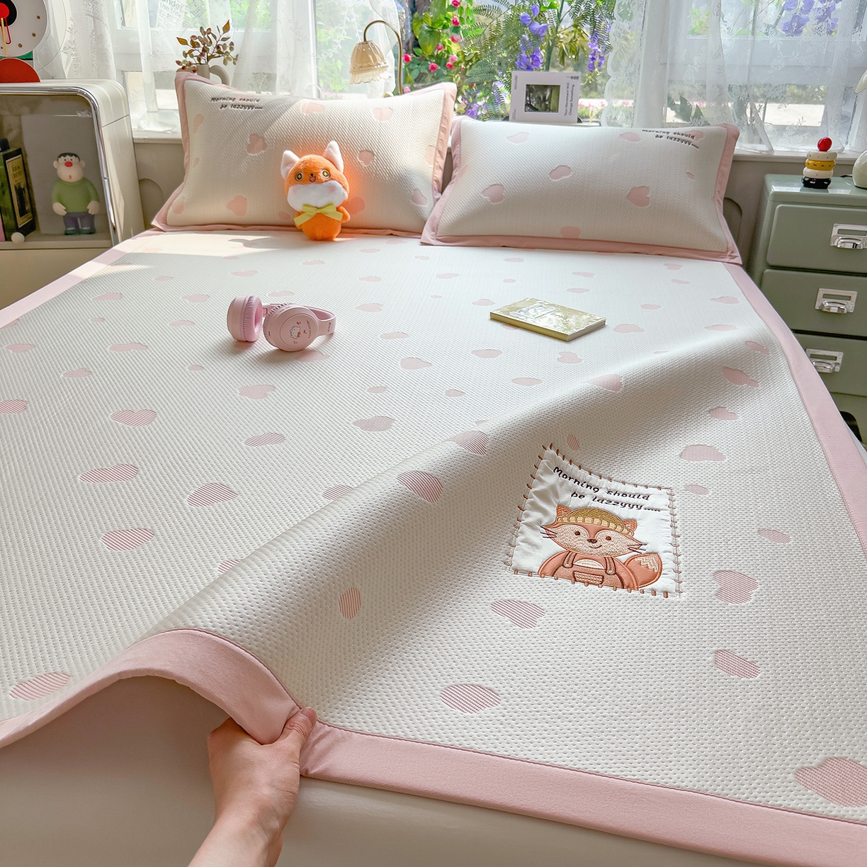 眠多宝（绒多宝） 2026新款萌趣治愈家系列凉豆豆床席三件套 凉豆豆贴布绣系列 甜狐奶泡