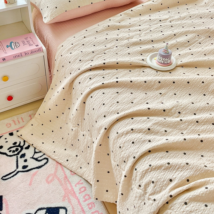 91家纺网 家纺一手货源 找家纺 利禾家纺 2026春夏新款泡芙纱简约夏被四件套夏凉被空调被 波点-简约