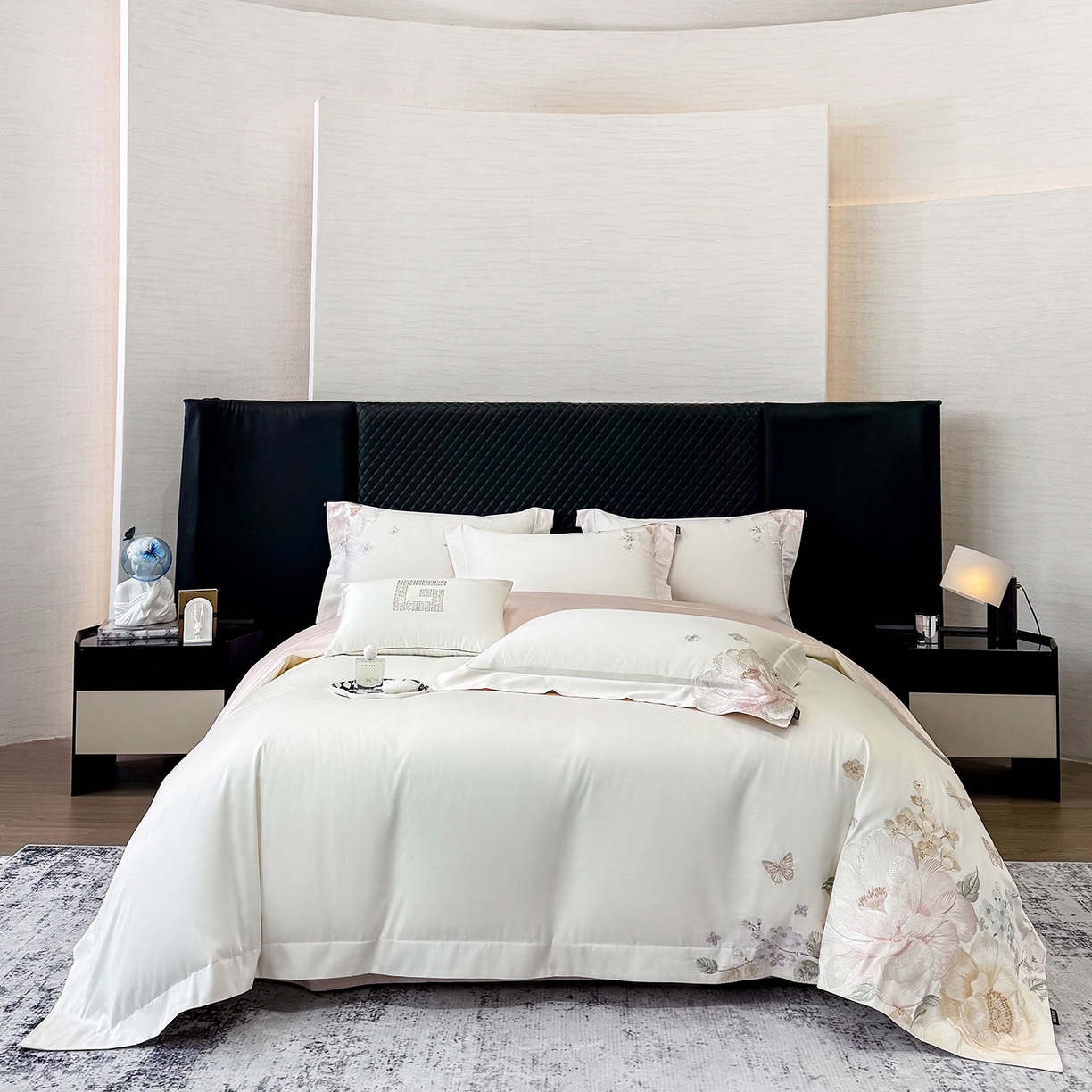 91家纺网 家纺一手货源 找家纺 2026新品高档轻奢风100支贡缎长绒棉纯棉四件套全棉重工刺绣被套床单床笠新品四季款床上用品 花影-白粉