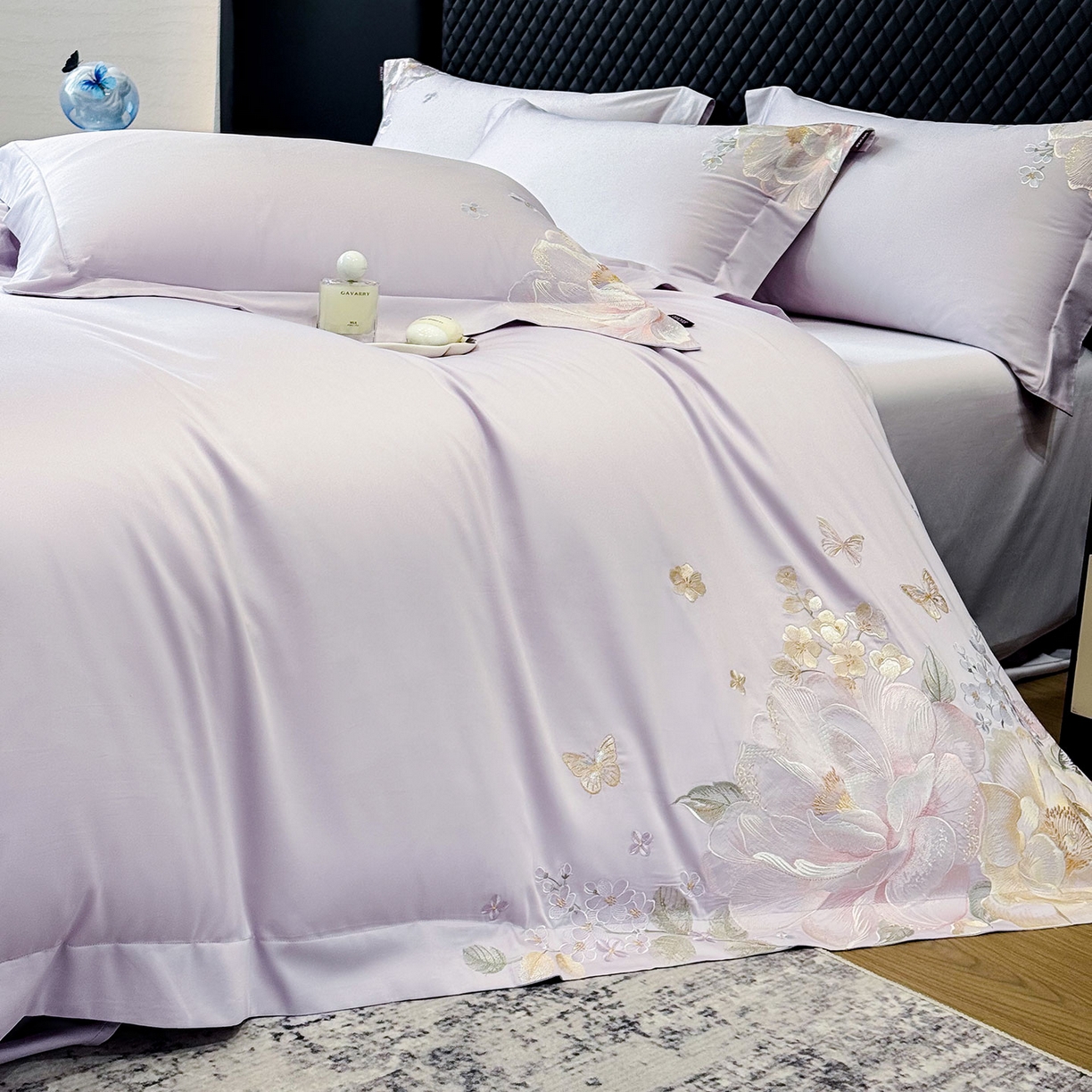 91家纺网 家纺一手货源 找家纺 2026新品高档轻奢风100支贡缎长绒棉纯棉四件套全棉重工刺绣被套床单床笠新品四季款床上用品 花影-黛紫