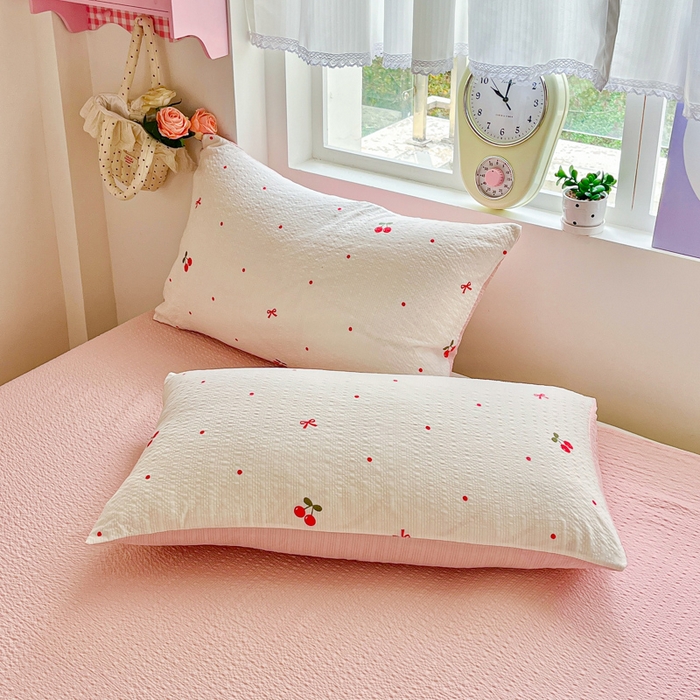 91家纺网 家纺一手货源 找家纺 利禾家纺 2026春夏新款泡芙纱简约夏被四件套夏凉被空调被 红樱桃-简约