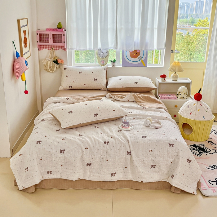 91家纺网 家纺一手货源 找家纺 利禾家纺 2026春夏新款泡芙纱简约夏被四件套夏凉被空调被 樱桃波点-简约