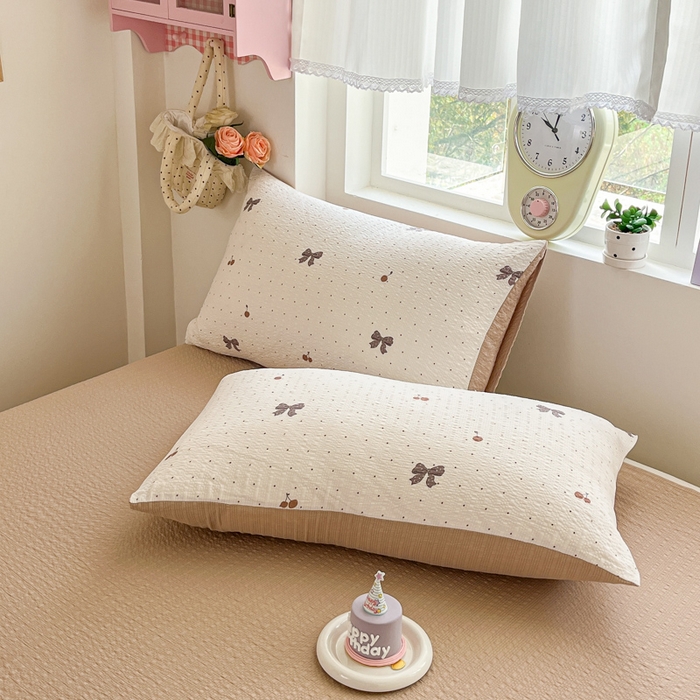 91家纺网 家纺一手货源 找家纺 利禾家纺 2026春夏新款泡芙纱简约夏被四件套夏凉被空调被 樱桃波点-简约