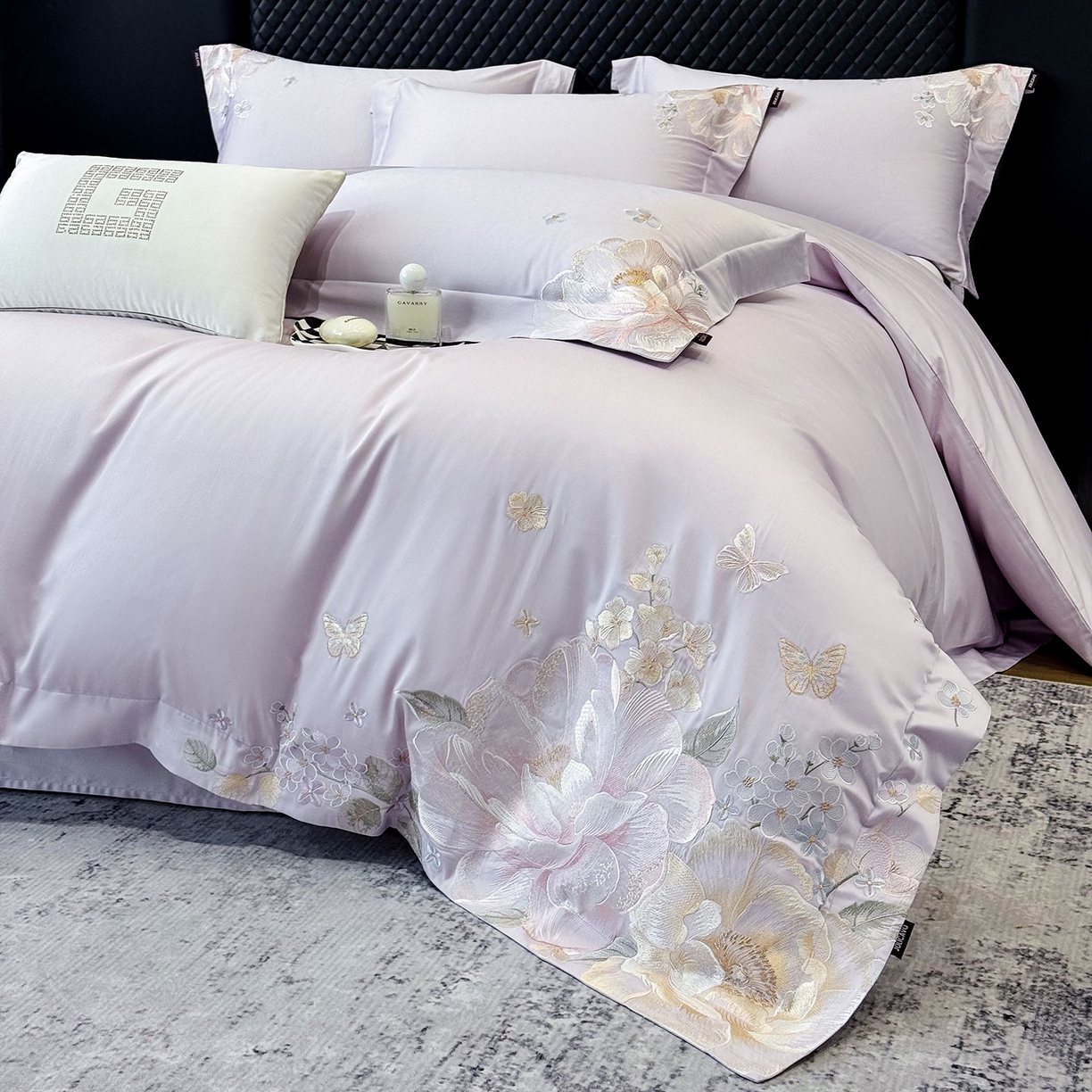 91家纺网 家纺一手货源 找家纺 2026新品高档轻奢风100支贡缎长绒棉纯棉四件套全棉重工刺绣被套床单床笠新品四季款床上用品 花影-黛紫