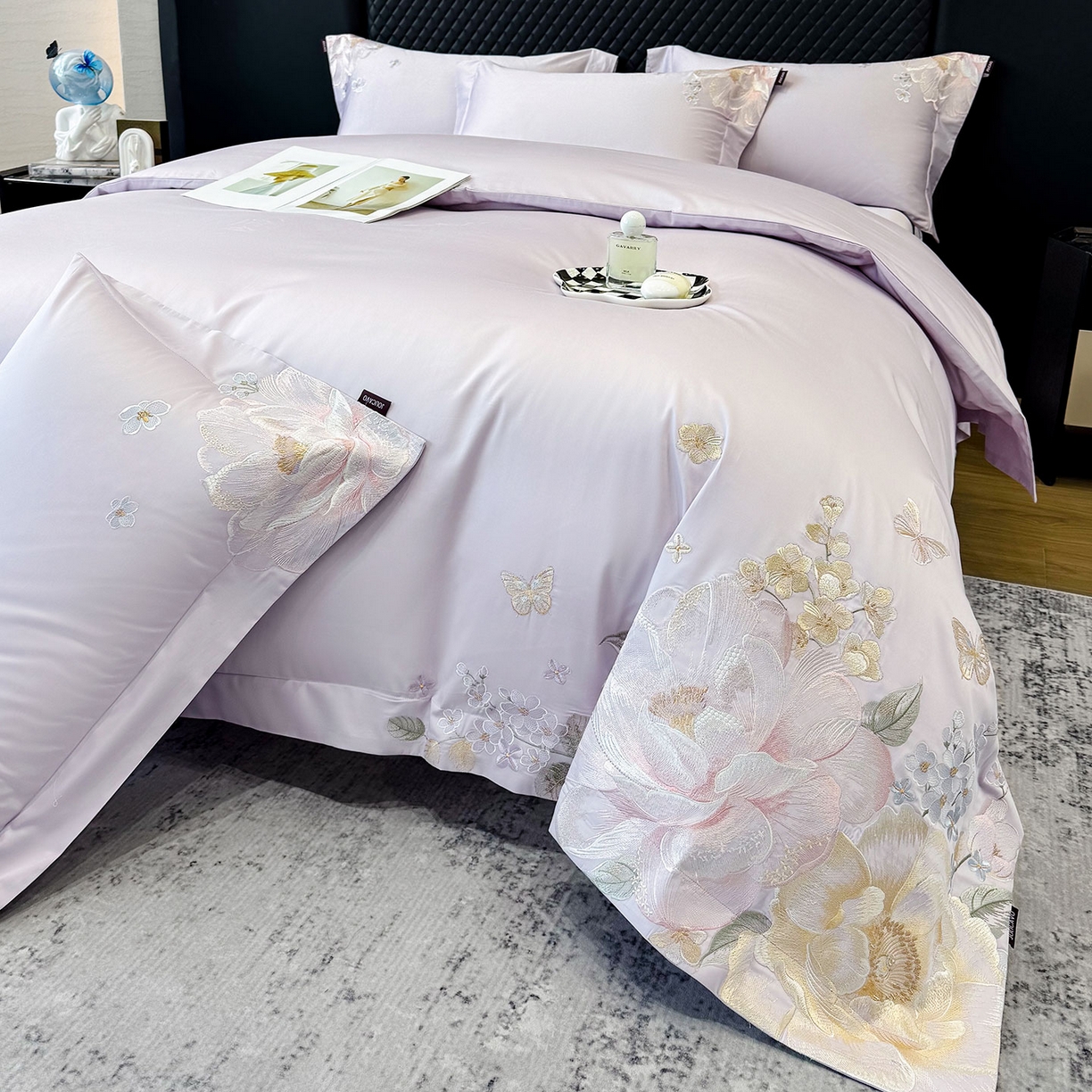 91家纺网 家纺一手货源 找家纺 2026新品高档轻奢风100支贡缎长绒棉纯棉四件套全棉重工刺绣被套床单床笠新品四季款床上用品 花影-黛紫