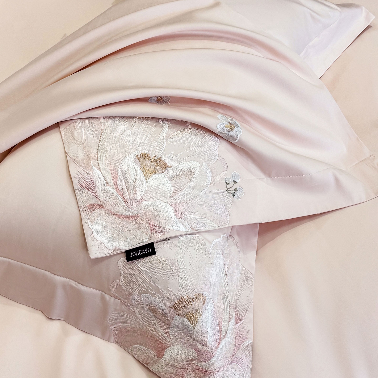 91家纺网 家纺一手货源 找家纺 2026新品高档轻奢风100支贡缎长绒棉纯棉四件套全棉重工刺绣被套床单床笠新品四季款床上用品 花影-颜粉